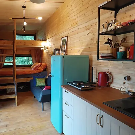 Casa de Férias Charming Tiny House In The Meadow