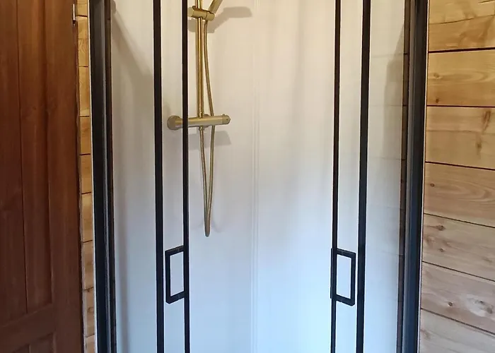 Сasa de vacaciones Charming Tiny House In The Meadow