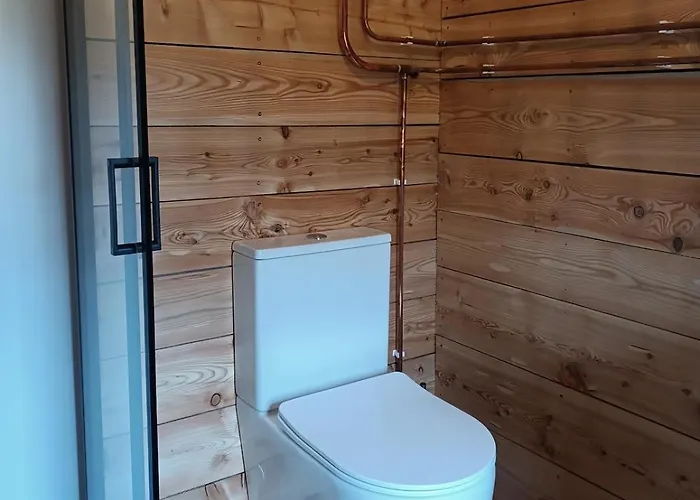 Сasa de vacaciones Charming Tiny House In The Meadow